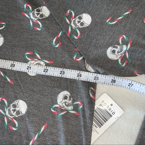 NEW! TORRID “Skull Candy” Heather Grey Raglan Long-Sleeve Raglan V-Neck Tee, NWT - Picture 10 of 15